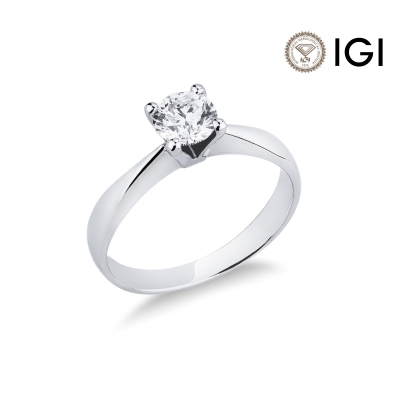 4 claw white gold 18k solitaire ring with a 0,90 ct diamond 