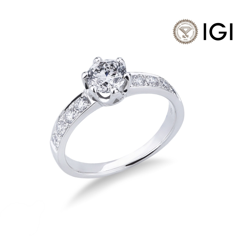 White gold 18k solitaire ring with central diamond 0,90 ct 