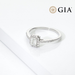 Solitaire ring with diamond emerald cut 0.40ct GIA in white gold 18k