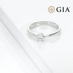 Solitaire ring with diamond oval cut 0.30ct GIA in white gold 18k