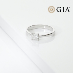 Solitaire ring with diamond princess cut 0.50ct GIA in white gold 18k