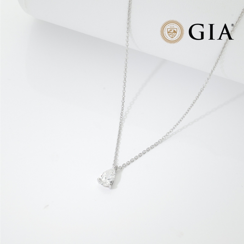 Necklace with diamond pear cut 0.70ct GIA in white gold 18k