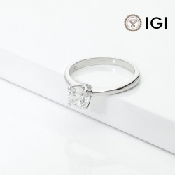 Solitaire ring in white gold 750