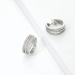 Earrings in white gold 18k with three rowns in diamonds