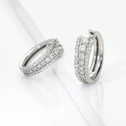 750 white gold graduated diamond hoop earrings
