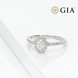 Ring with diamond oval cut 0.40 ct GIA in 18k white gold