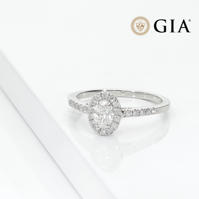 Ring with diamond oval cut 0.40 ct GIA in 18k white gold