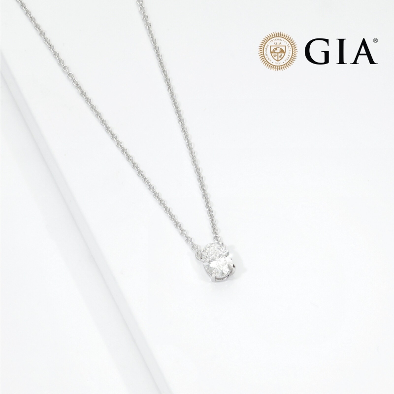Necklace with diamond oval cut 0.70ct GIA in white gold 18k