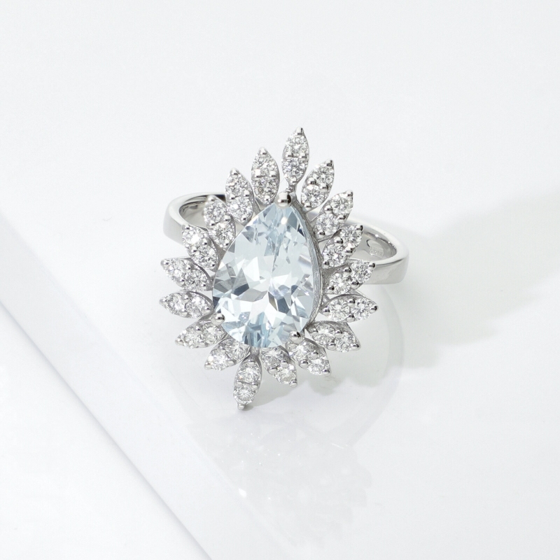 18k white gold ring aquamarine with diamonds