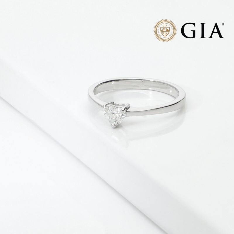 Ring with a diamond heart cut 0.30ct GIA in 18k white gold