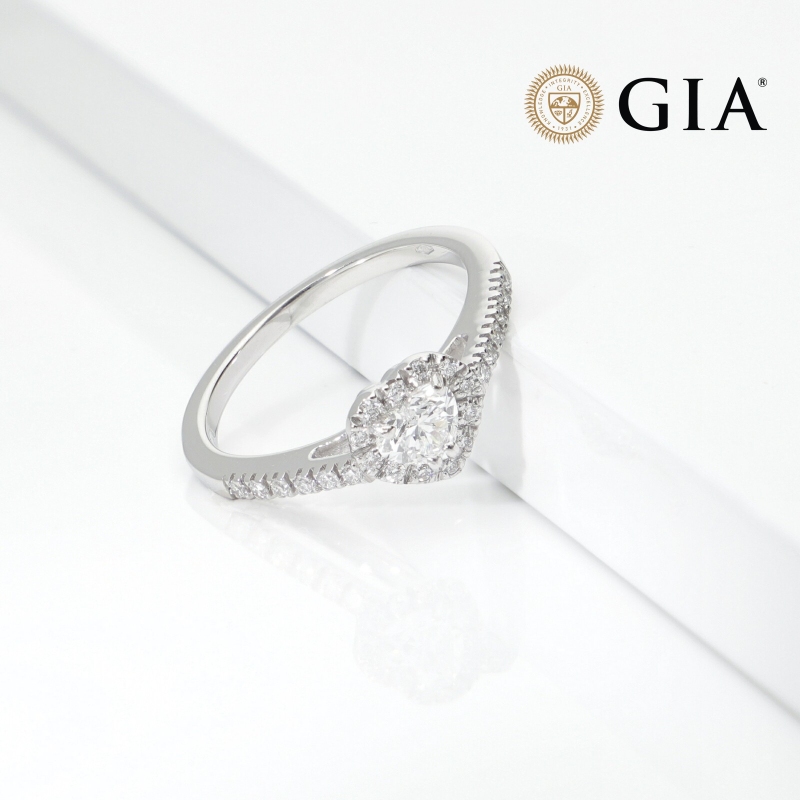 Solitaire ring with diamond heart cut 0.40ct GIA in white gold 18k