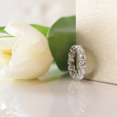 750 white gold eternity ring with IGI certified diamonds F VS