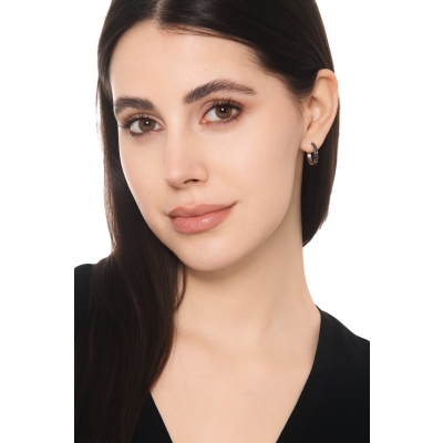 Hoop single earring with black diamonds 