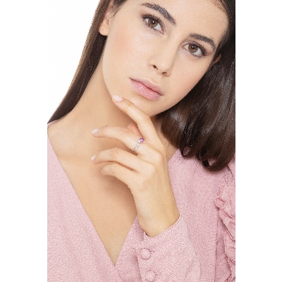 750 white gold ring with pink sapphire heart cut and diamonds shoulder set 