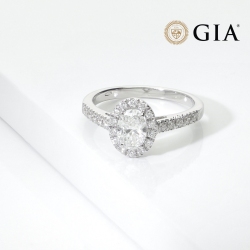Ring with a diamond oval cut 0.70ct GIA in 18k white gold