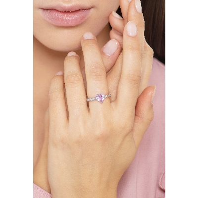 750 white gold ring with pink sapphire heart cut and diamonds shoulder set 