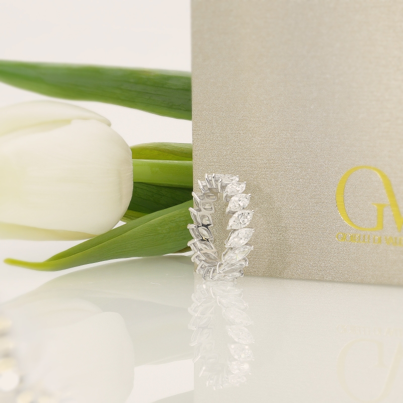 Diamond eternity ring in white gold 18k 