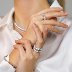 Diamond eternity ring in white gold 18k 