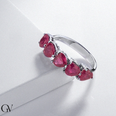 White gold 18k ring with rubies heart cut 
