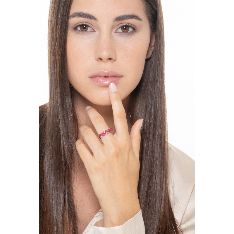 White gold 18k ring with rubies heart cut 