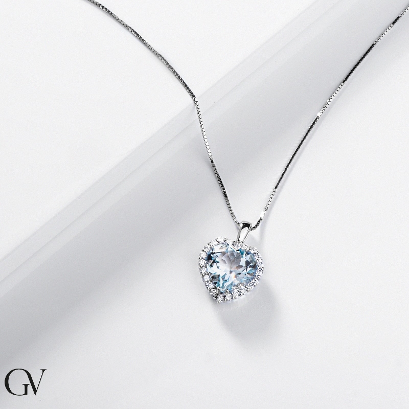 Halo necklace with aquamarine and diamonds