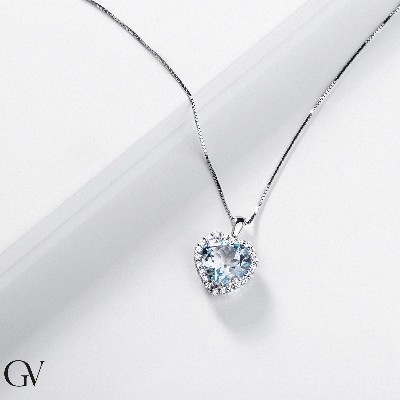 Halo necklace with aquamarine and diamonds
