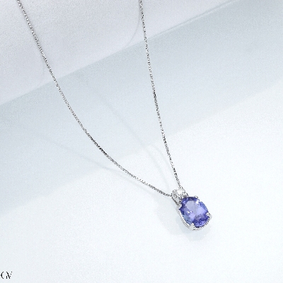 Necklace in white gold 18k with tanzanite oval cut and diamonds
