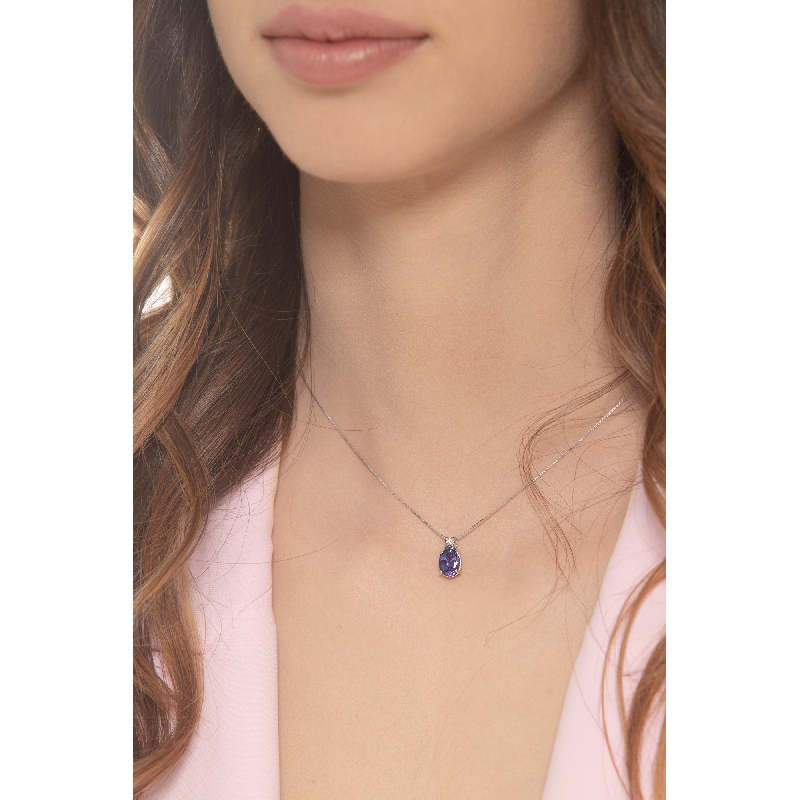 Necklace in white gold 18k with tanzanite oval cut and diamonds Necklace in white gold 18k with tanzanite oval cut and diamonds