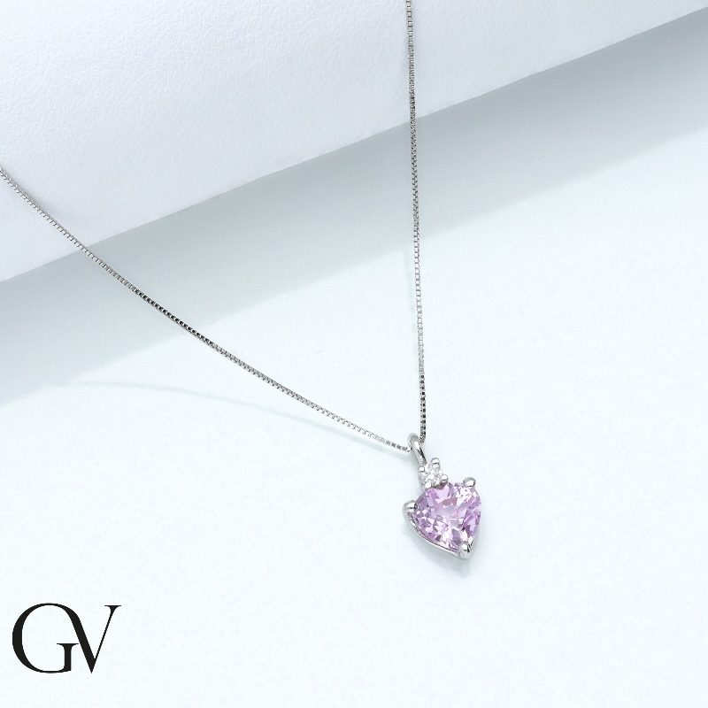 Pendant with pink sapphire and one diamond