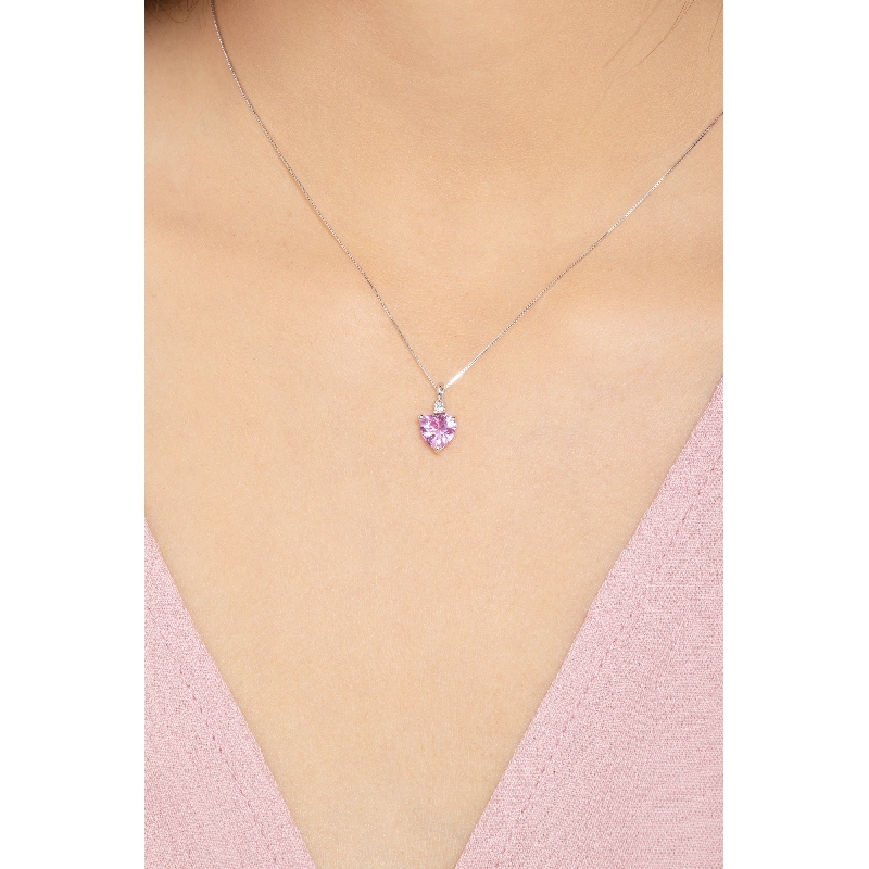 Pendant with pink sapphire and one diamond