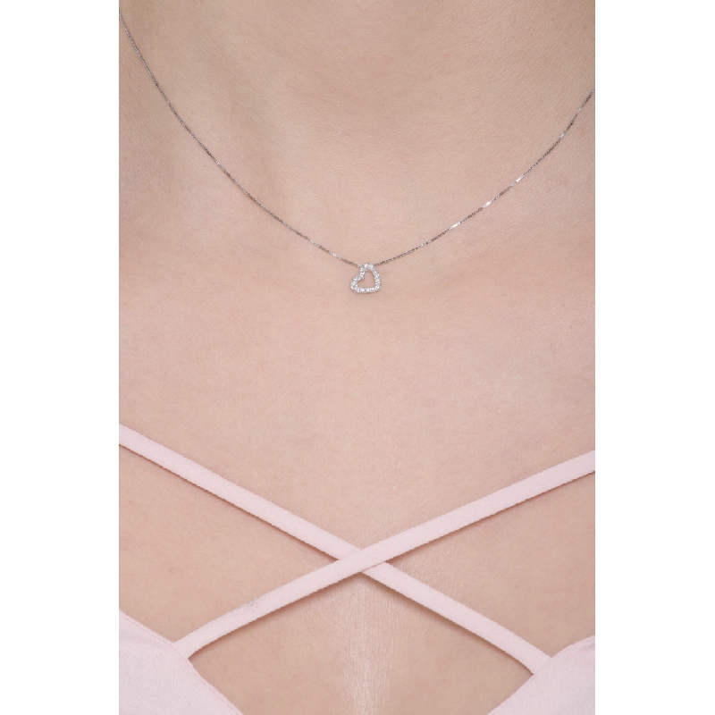 Inclined heart pendant with round cut diamonds in white gold 18k Inclined heart pendant with round cut diamonds in white gold 18k