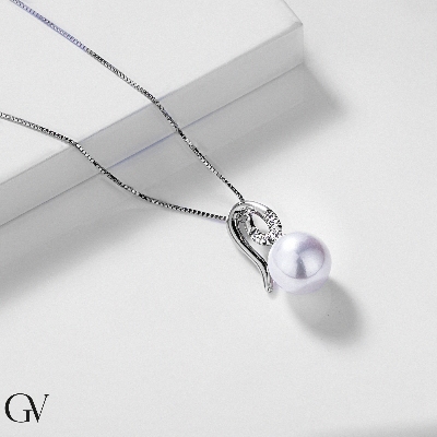 Necklace in white gold 18k with pearl and diamonds