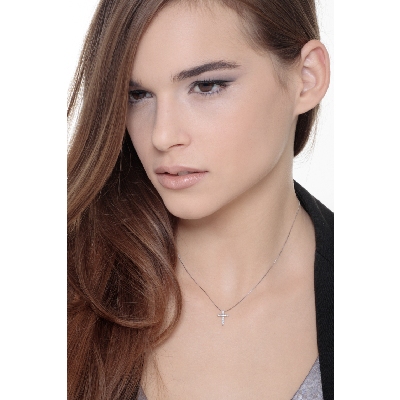 Classic diamond cross pendant 