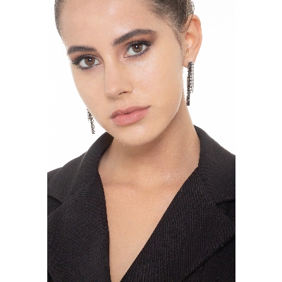 Tennis earrings in white gold 18k with black and white diamonds