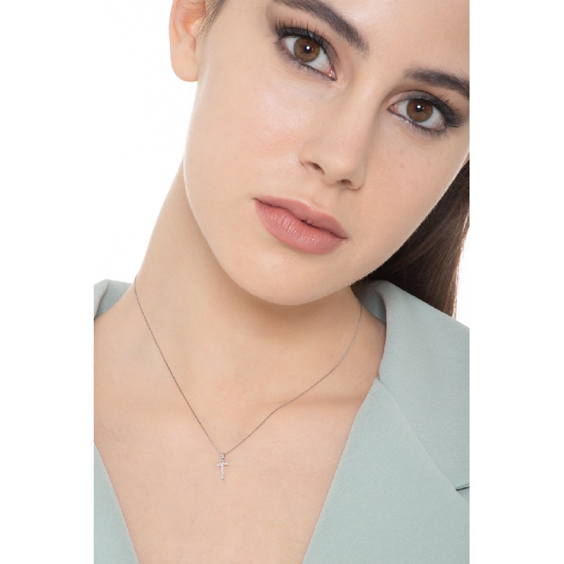 Golden necklace with letter T in diamonds Golden necklace with letter T in diamonds