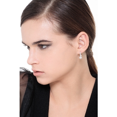 White gold drop earrings with diamonds flower shaped 