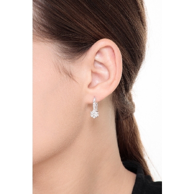 White gold drop earrings with diamonds flower shaped 