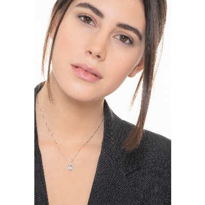 Oval aquamarine pendant with diamond