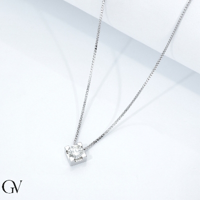 18k white gold solitaire necklace with 0,70 ct diamond