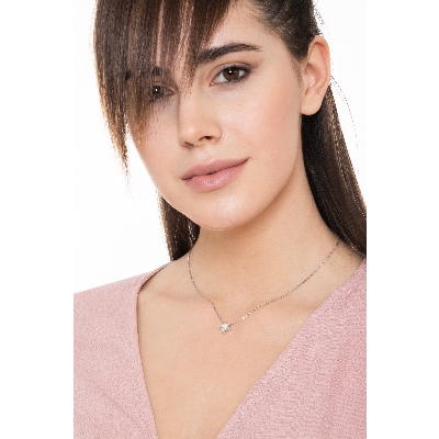 18k white gold solitaire necklace with 0,70 ct diamond