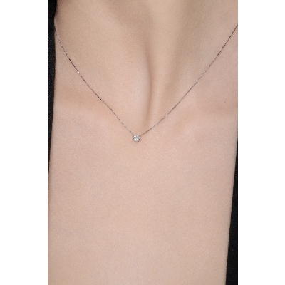 Solitaire necklace in 18k white gold with diamond illusion pendant