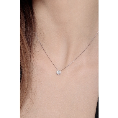 Necklace in 18k white gold with diamond solitaire illusion pendant