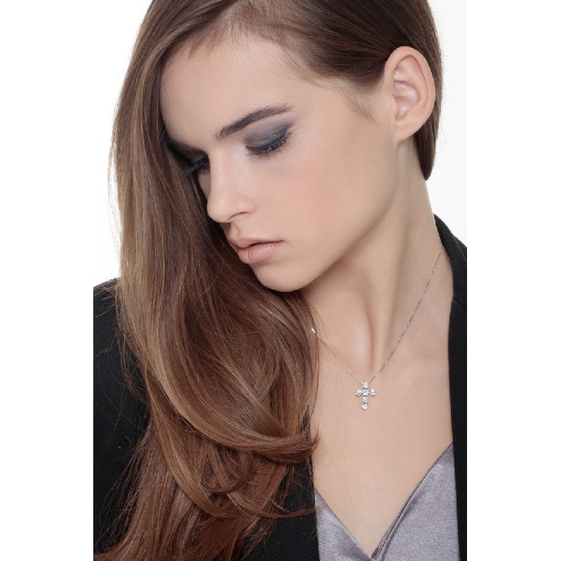 Illusion necklace in18k white gold with cross pendant in diamonds