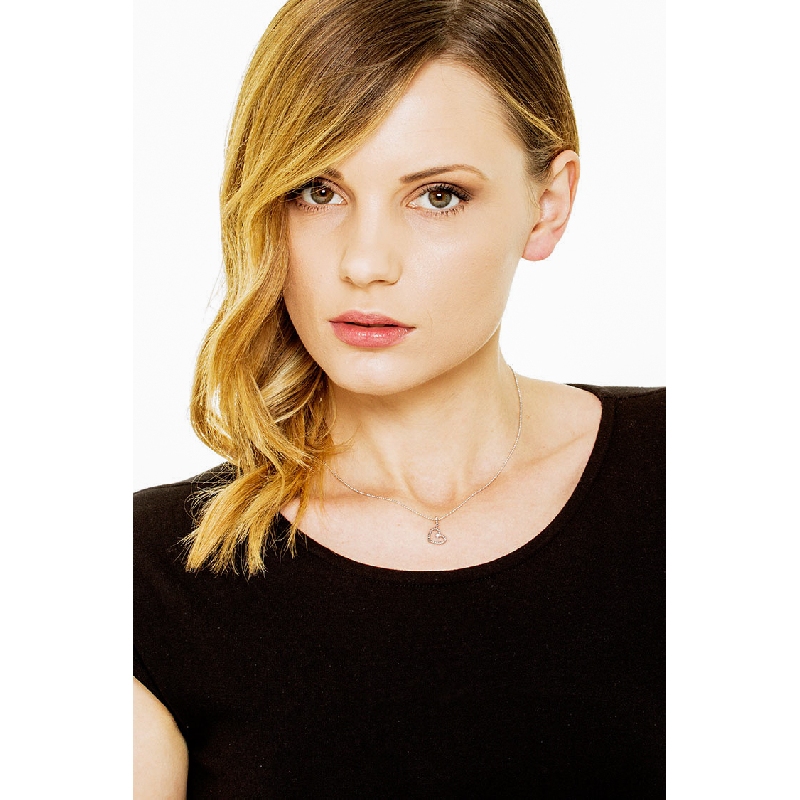 White gold 18k heart pendant with one diamond  White gold 18k heart pendant with one diamond