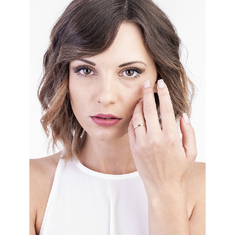 Comfortable wedding ring in 18k yellow gold