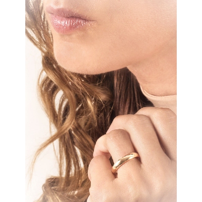 Comfortable Wedding ring in 18k yellow gold