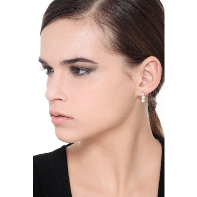 750 white gold stud earrings diamonds illusion