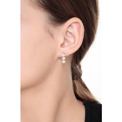 750 white gold stud earrings diamonds illusion