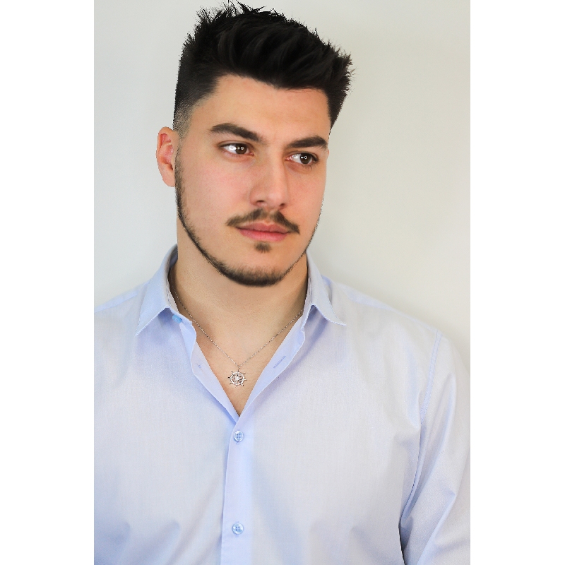 Necklace in white gold 18k with helm charm in diamonds Necklace in white gold 18k with helm charm in diamonds