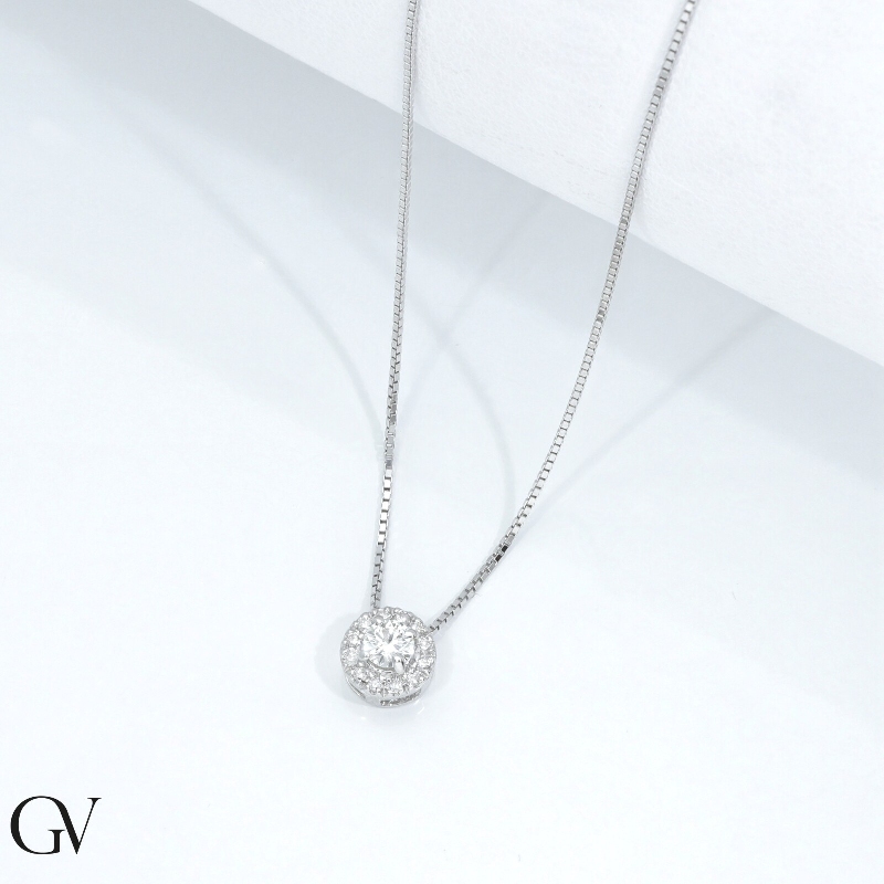Necklace in white gold 18k with halo pendant in diamonds and central diamonds, of about 0.10 ct Necklace in white gold 18k with halo pendant in diamonds and central diamonds, of about 0.10 ct